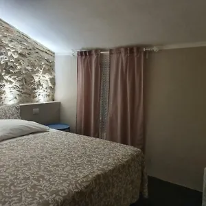 Lo Scarabeo , Casale di Pari Italie