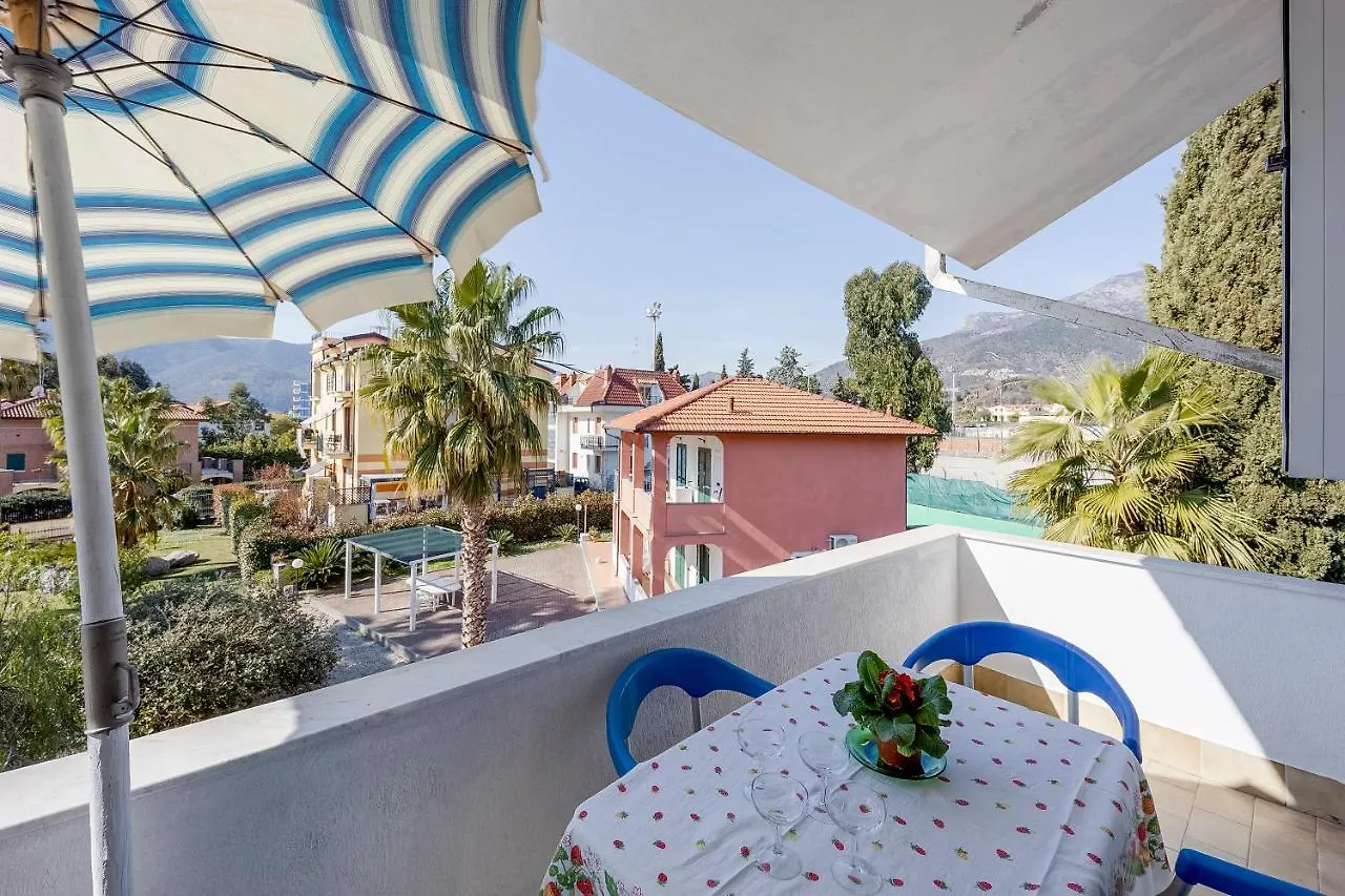 Loano Apartment Pool & Garden